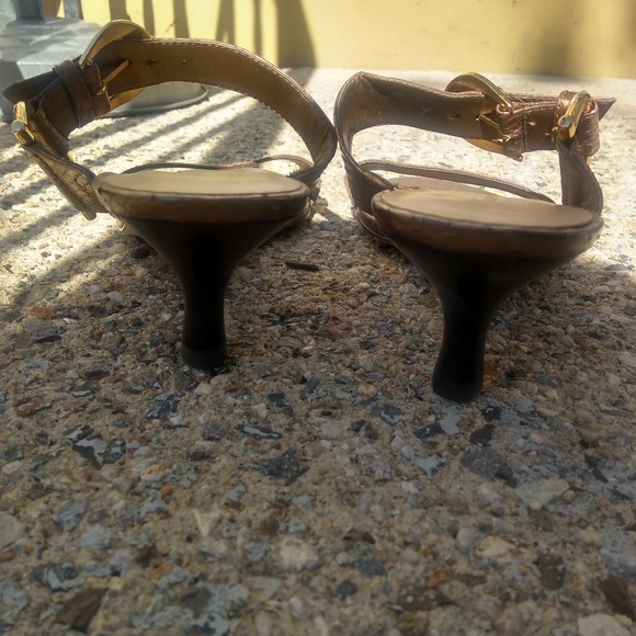 Ladies slides, low heel, size 8M. - Picture 3 of 5